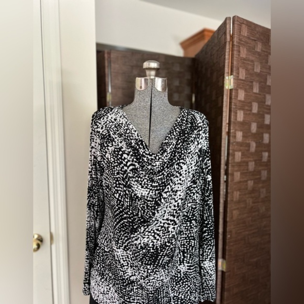 Daisy Fuentes Splatter Slimming Top - Women's, size Large